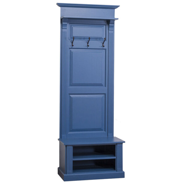 Landelijke kapstok met 3 haken, een plankje en in het schoenenbankje 2 open vakken. Gemaakt van massief eiken hout in de kleur blauw. De kapstok kan op verschillende manieren geverfd worden in verschillende kleuren en kan op maat gemaakt worden. Villa Laura