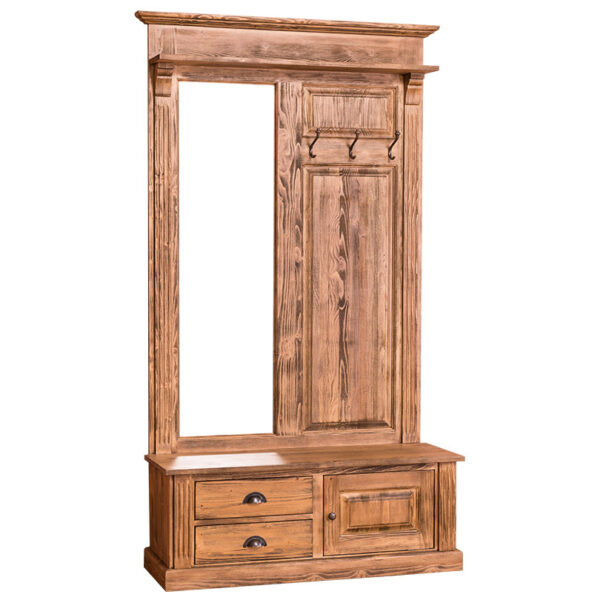 Landelijke, klassieke, extravagante kapstok/halmeubel. Bovenaan zit een plankje voor opberg. Aan de linkerkant zit er een open vak voor bijvoorbeeld een spiegel. Aan de rechterkant zitten drie haken. Onderaan zit een schoenenbankje met aan de linkerkant 2 lades en aan de rechterkant een deurtje. Gemaakt van massief eiken hout in de kleur eiken bruin. De kapstok kan op verschillende manieren geverfd worden in verschillende kleuren en kan op maat gemaakt worden. Villa Laura