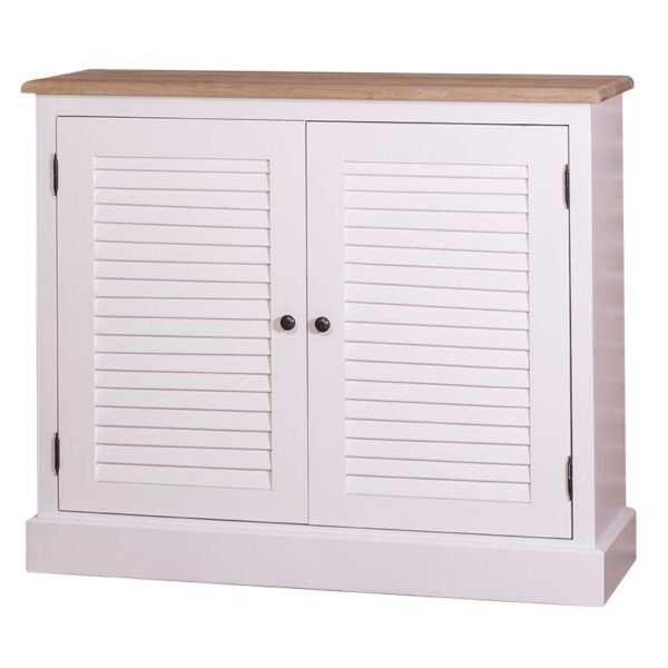 Landelijk louvre dressoir/sidetable voor opbergruimte. Gemaakt van massief eiken hout in de kleur wit met een licht bruin eiken blad. Het meubel kan op verschillende manieren geverfd worden in verschillende kleuren en kan op maat gemaakt worden. Villa Laura