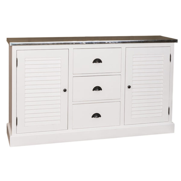 Landelijk dressoir met louvre shutters deurtjes en drie lades voor opbergruimte. Gemaakt van massief eiken hout in de kleur wit met zinken blad. Het meubel kan op verschillende manieren geverfd worden in verschillende kleuren en kan op maat gemaakt worden. Villa Laura