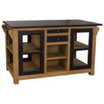 Landelijk houten kookeiland/keukenblok met flessenrekken, lades en deuren. Gemaakt van massief eiken hout in de kleur naturel met zwart. Het meubel kan op verschillende manieren geverfd worden in verschillende kleuren en kan op maat gemaakt worden. Villa Laura