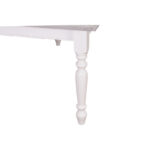 Landelijke rechthoekige eettafel gemaakt van eiken hout, kan in verschillende maten. Het tafelblad is in de kleur Sand white wash. Het onderstel is in de kleur gebroken wit. De tafel kan op verschillende manieren geverfd worden in verschillende kleuren en kan op maat gemaakt worden. Villa Laura