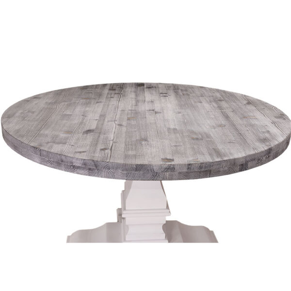 Landelijke ronde tafel met groot onderstel met eiken houten blad die op maat gemaakt kan worden. Het tafelblad is in de kleur donkerrustiek met white wash. Het onderstel is in de kleur gebroken wit. Villa Laura
