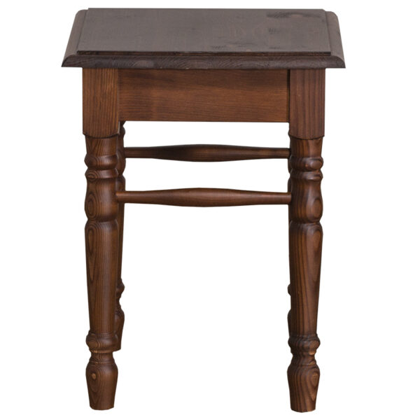 Retro vierkant krukje met vier poten. Gemaakt van massief eiken hout in de kleur donker eiken bruin kersen. Het meubel kan op verschillende manieren geverfd worden in verschillende kleuren en kan op maat gemaakt worden. Villa Laura