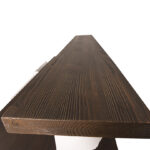 Landelijke bar met extra blad voor genoeg ruimte. Gemaakt van massief eiken hout in de kleur wit met een donker eiken blad. Het meubel kan op verschillende manieren geverfd worden in verschillende kleuren en kan op maat gemaakt worden. Villa Laura