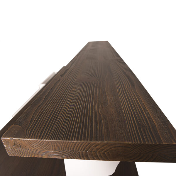 Landelijke bar met extra blad voor genoeg ruimte. Gemaakt van massief eiken hout in de kleur wit met een donker eiken blad. Het meubel kan op verschillende manieren geverfd worden in verschillende kleuren en kan op maat gemaakt worden. Villa Laura