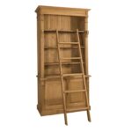 Landelijke buffetkast met deuren, planken en trap voor opbergruimte. De buffetkast heeft onder 2 deuren naast elkaar. Bovenaan de kast zitten vier planken met daarvoor een trap. Gemaakt van massief eiken hout in de kleur naturel. Het meubel kan op verschillende manieren geverfd worden in verschillende kleuren en kan op maat gemaakt worden. Villa Laura