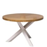 Ronde eettafel met spinpoot. Gemaakt van massief hout eiken. Het onderstel is wit en het bovenblad is van licht eiken hout, waar je mooi de nerven van kan zien. De lengte is 130 cm of het kan op maat gemaakt worden. Villa Laura