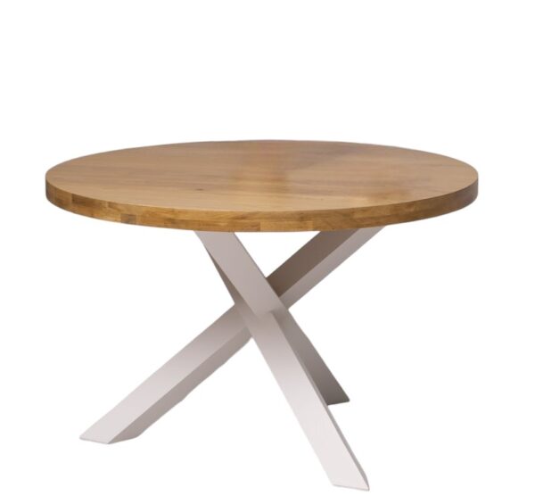 Ronde eettafel met spinpoot. Gemaakt van massief hout eiken. Het onderstel is wit en het bovenblad is van licht eiken hout, waar je mooi de nerven van kan zien. De lengte is 130 cm of het kan op maat gemaakt worden. Villa Laura