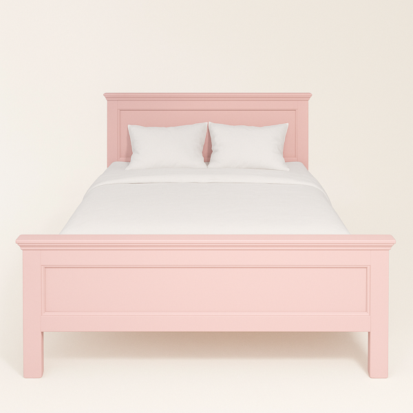 Landelijke, klassieke, romantisch houten twijfelaar/tweepersoons bed met twee lades. Gemaakt van massief hout eiken in de kleur licht roze. Het bed kan op verschillende manieren geverfd worden in verschillende kleuren en kan op maat gemaakt worden. Villa Laura