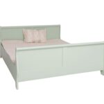 Landelijke, klassiek Engels, romantisch houten kingsize/tweepersoons bed met twee lades. Gemaakt van massief hout eiken in de kleur mint, licht blauw groen. Het bed kan op verschillende manieren geverfd worden in verschillende kleuren en kan op maat gemaakt worden. Villa Laura