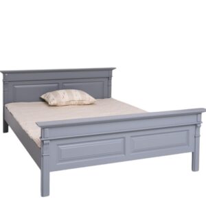 Landelijke, klassiek, romantische houten kingsize tweepersoons bed. Gemaakt van massief hout eiken in de kleur blauw. Het bed kan op verschillende manieren geverfd worden in verschillende kleuren en kan op maat gemaakt worden. Villa Laura