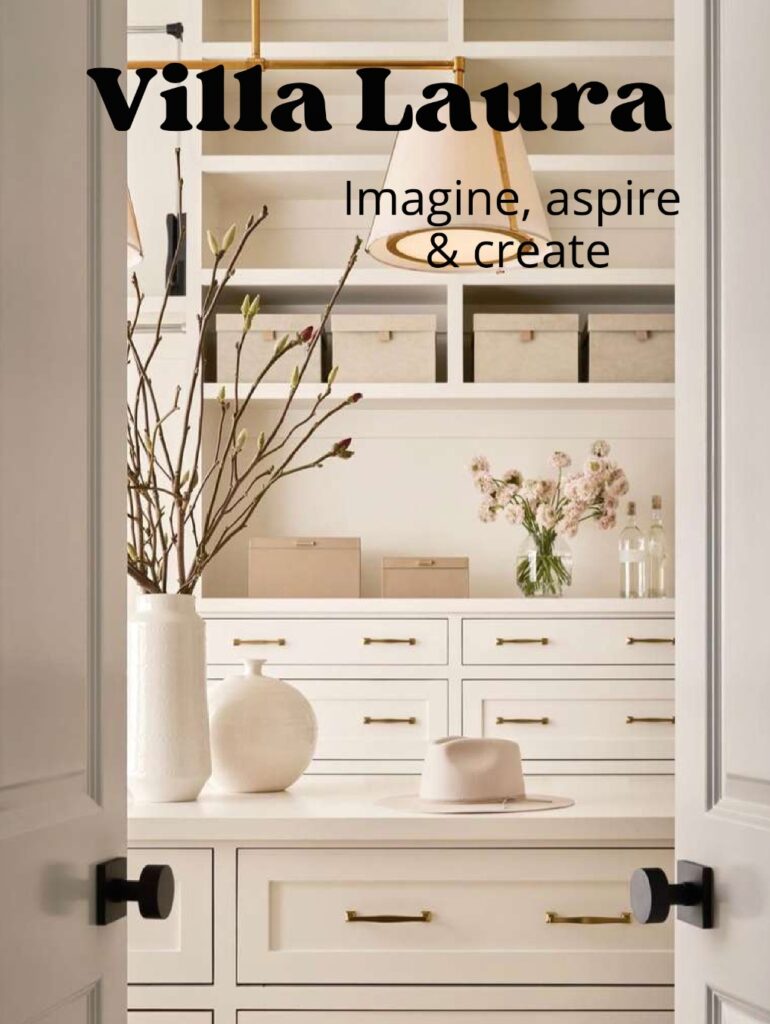 Brochure met een ambachtelijke meubelcollectie in landelijke, brocante en klassieke stijl. Bevat maatwerkmeubelen zoals halmeubels, stoelen, tafels, kookeilanden, bars en kasten, vervaardigd met oog voor detail en karakter.