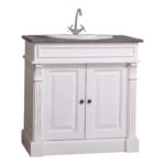 eiken houten klassiek landelijk badkamermeubel met ornamenten. het heeft een wasbak en een kraan. de onderkast heeft 2 deuren waar veel opbergruimte is. In de kleur wit vintagelook. Villa Laura