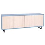 Modern landelijk dressoir met een deurtje van houten latjes.De kast staat op zwarte stalen pootjes. Gemaakt van massief hout eiken in de kleur blauw en licht eiken deurtje. De kast kan op verschillende manieren geverfd worden in verschillende kleuren en kan op maat gemaakt worden. Villa Laura