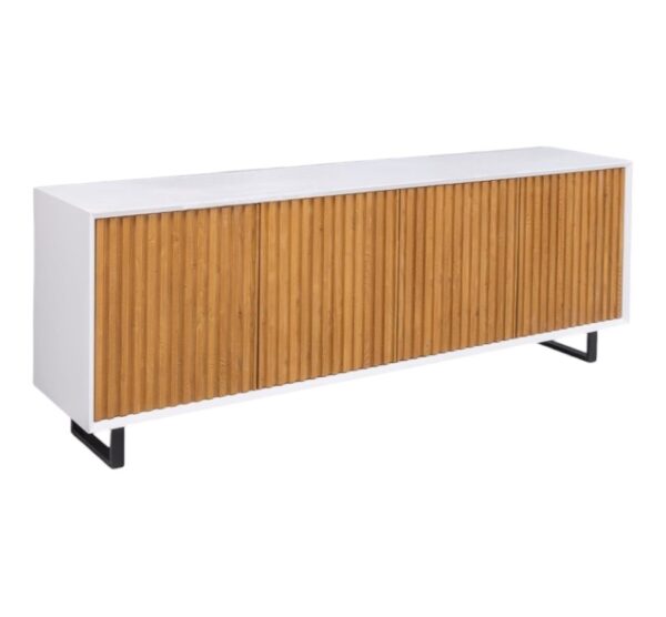 Modern landelijk dressoir met een deurtje van houten latjes.De kast staat op zwarte stalen pootjes. Gemaakt van massief hout eiken in de kleur wit en warm eiken deurtje. De kast kan op verschillende manieren geverfd worden in verschillende kleuren en kan op maat gemaakt worden. Villa Laura