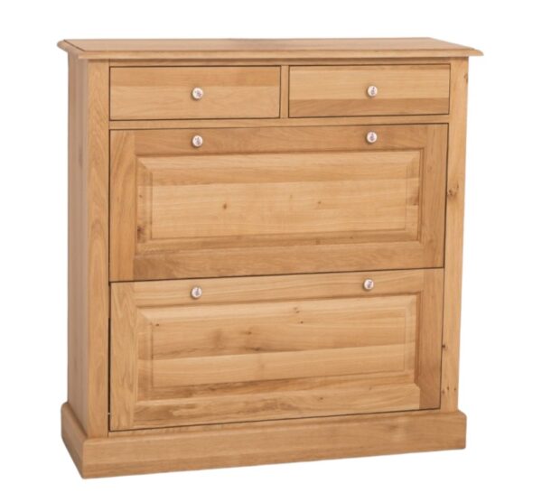 EIken houten landelijke schoenenkast met genoeg opbergruimte. De kast heeft bovenaan vier kleine lades met een komgreep. Daar onder zit 2 kleppen waar de schoenen in op geborgen kunnen worden. Gemaakt van massief eiken hout in de kleur naturel eiken. De kast kan op diverse manieren geverfd worden in verschillende kleuren en kan op maat gemaakt worden. Villa Laura