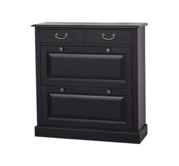 Landelijke schoenenkast met genoeg opbergruimte. De kast heeft bovenaan vier kleine lades met een komgreep. Daar onder zit 2 kleppen waar de schoenen in op geborgen kunnen worden. Gemaakt van massief eiken hout in de kleur zwart. De kast kan op diverse manieren geverfd worden in verschillende kleuren en kan op maat gemaakt worden. Villa Laura