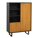Moderne opbergkast/boekenkast Barcelona met latjes en hoge stalen U-poten. het heeft openvakken met planken en 2 deurtjes. Het kan op maat gemaakt worden. in de kleur zwart en warm eiken.
