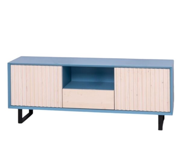 Moderne TV-meubel Barcelona met latjes en hoge stalen U-poten met de afmeting 160 cm breed. het heeft 1 open vak, lade en 2 deurtjes. Het kan op maat gemaakt worden. in de kleur blauw en licht eiken.