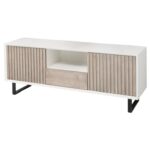 Moderne TV-meubel Barcelona met latjes en hoge stalen U-poten met de afmeting 160 cm breed. het heeft 1 open vak, lade en 2 deurtjes. Het kan op maat gemaakt worden. in de kleur wit en vergrijst eiken.
