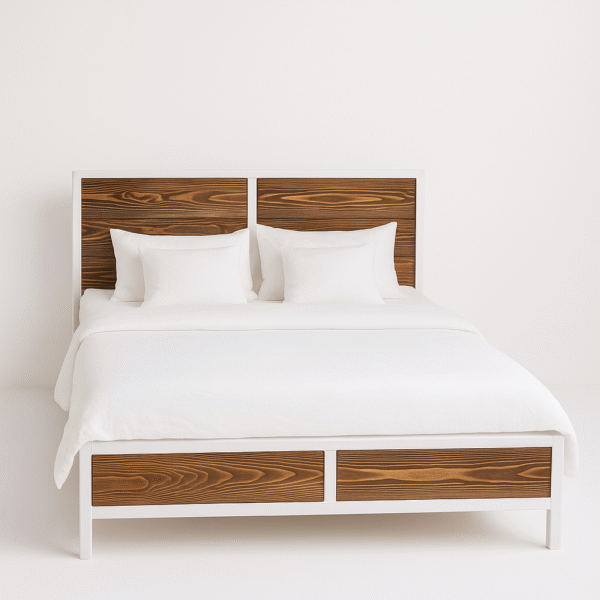 Modern landelijk houten bedframe Miami met rustiek vlakken in de afmeting 180 cm breed. Kan ook op maat gemaakt worden. in de kleur wit en warm bruin eiken.