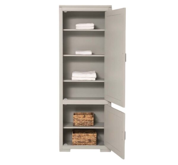 Moderne eiken opbergkast/kledingkast met twee deuren. Gemaakt van massief eiken hout in de kleur grijs. Het meubel kan op verschillende manieren geverfd worden in verschillende kleuren en kan op maat gemaakt worden. Villa Laura